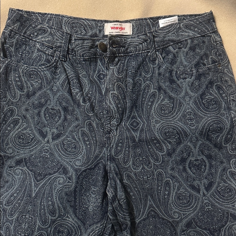 #460 Wrangler Paisley Print Blue Denim Jeans Sz 12
New without tags